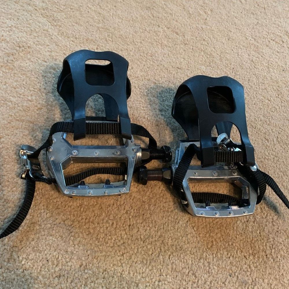 JG Toe Clip Bicycle Pedals With Straps